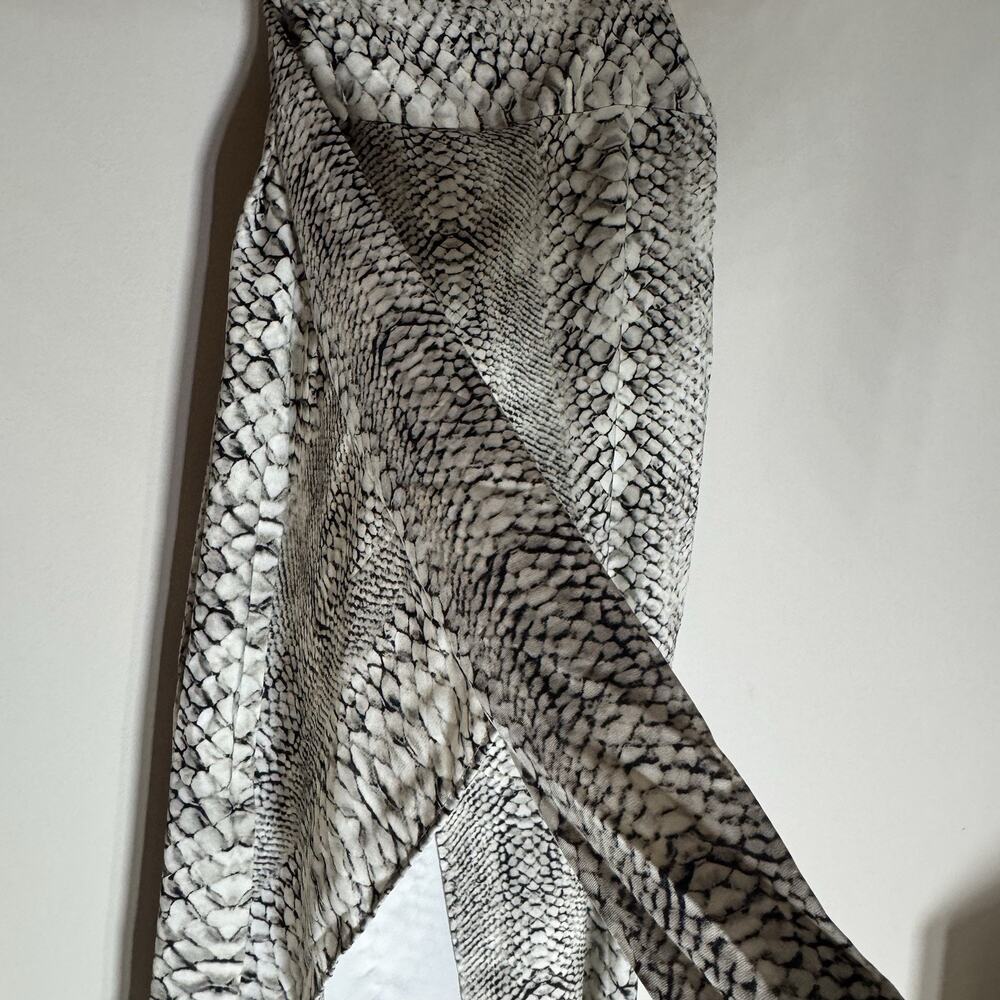 Vici Wrap Long Skirt Gray Black Cream Animal Snake Print Size Large Midi - Picture 7 of 10